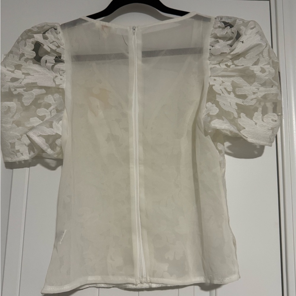 Elegant Cream Lace Top - Picture 2 of 4